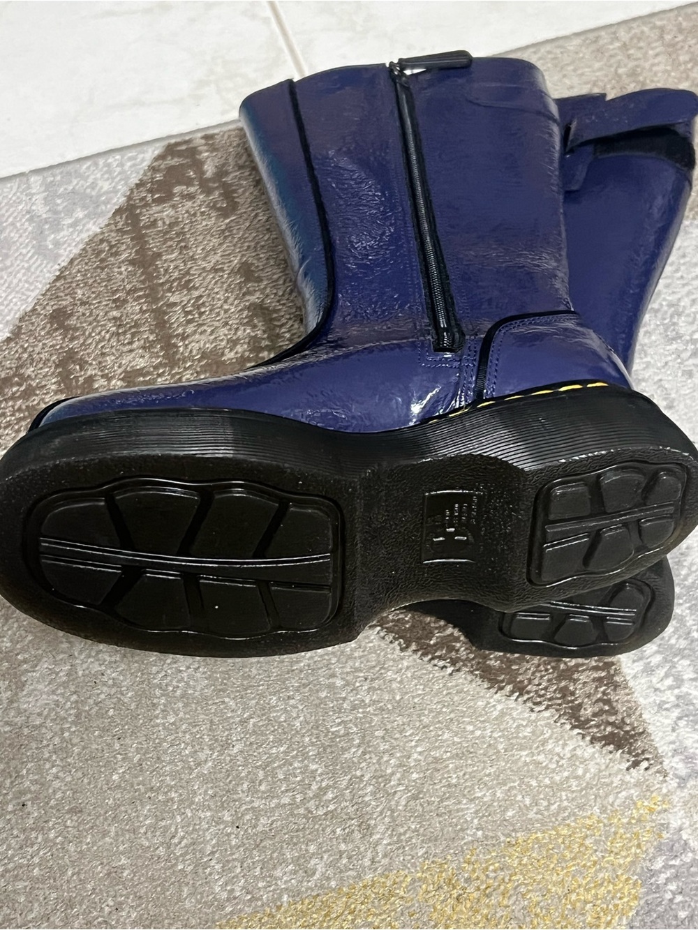 Dr Martens BUZZ HI DISTRESSED PATENT BOOTS - Picture 9 of 12